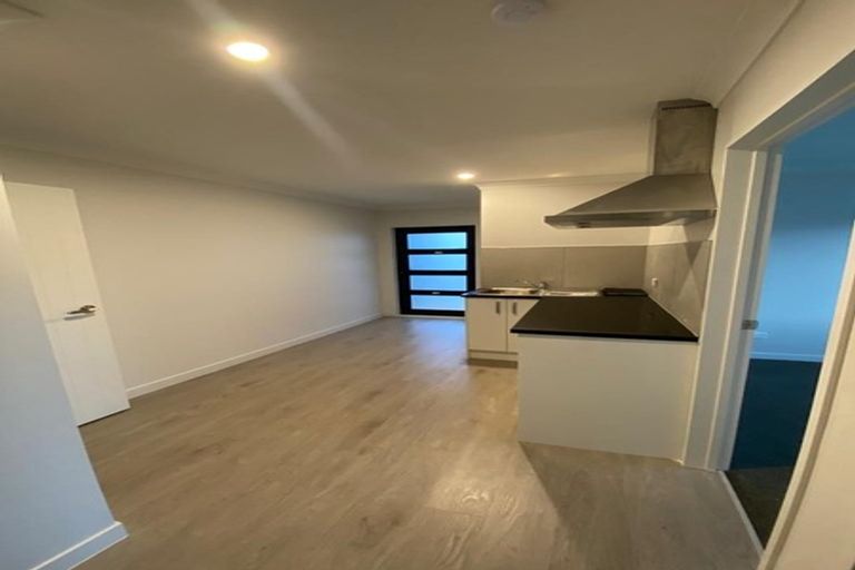 Photo of property in 2 Sapwood Crescent, Takanini, 2110