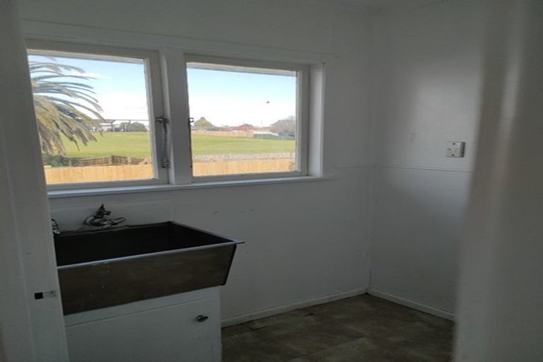 Photo of property in 25 Raglan Street, Mangere East, Auckland, 2024