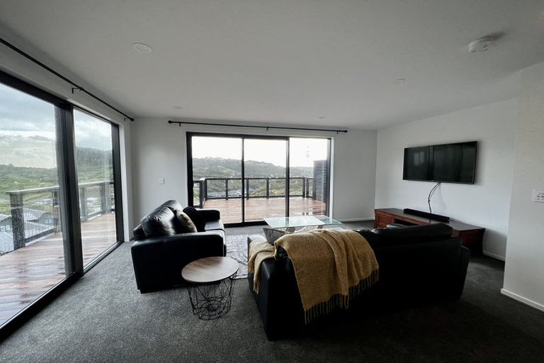 Photo of property in 14 Bee Lane, Whitby, Porirua, 5024