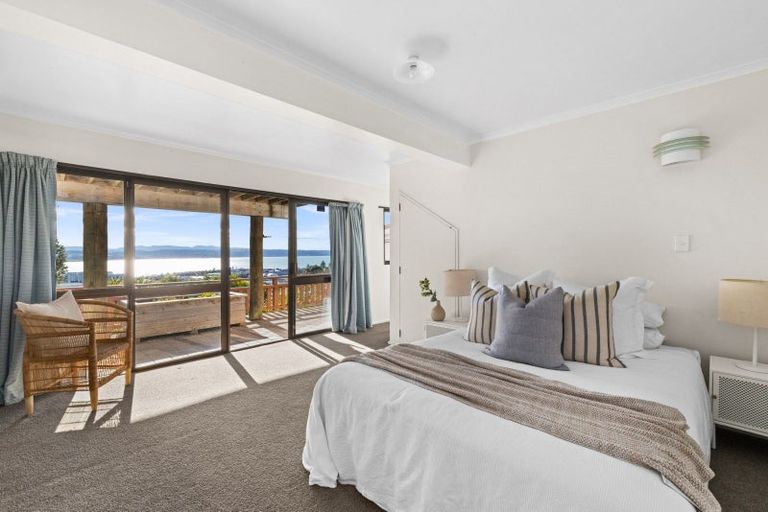 Photo of property in 21 Denholm Road, Hospital Hill, Napier, 4110