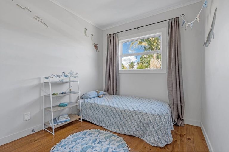 Photo of property in 15 Donovan Avenue, Massey, Auckland, 0614