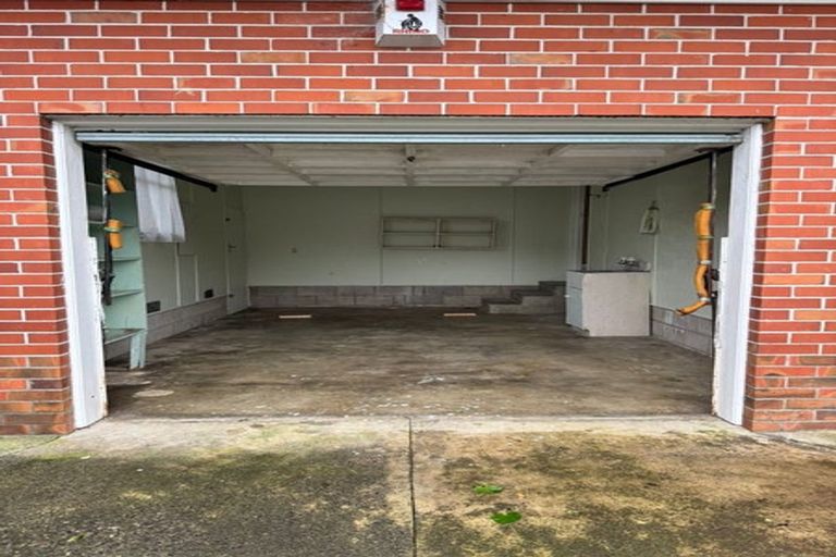 Photo of property in 18 Tomlinson Street, Hillpark, Auckland, 2102