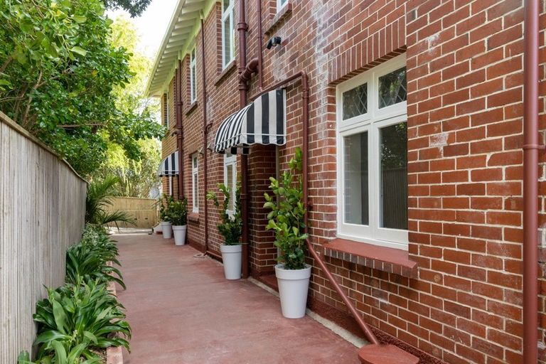 Photo of property in Hamilton Flats, 9u1 Hawker Street, Mount Victoria, Wellington, 6011
