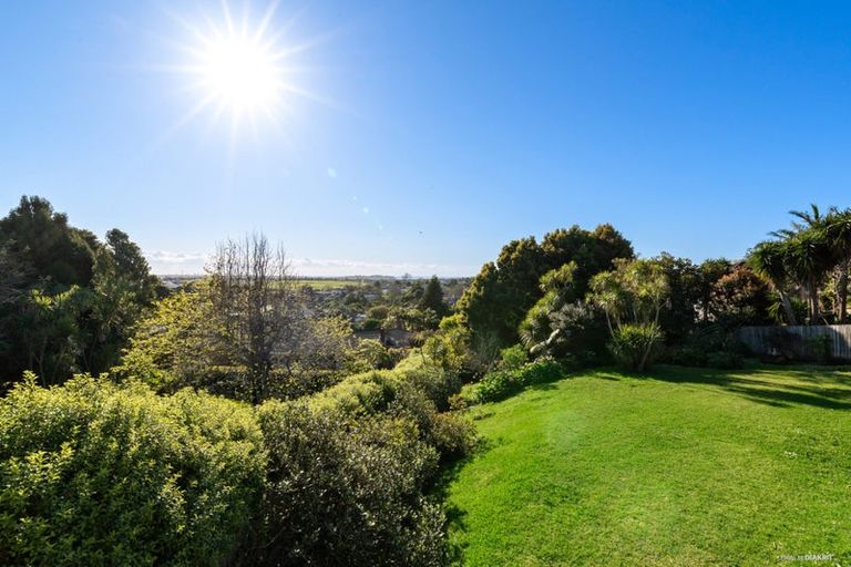 Photo of property in 156 Bleakhouse Road, Mellons Bay, Auckland, 2014