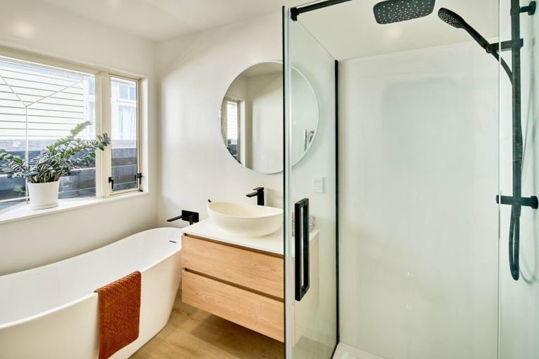 Photo of property in 2/13 Derwent Lee Grove, Epuni, Lower Hutt, 5011