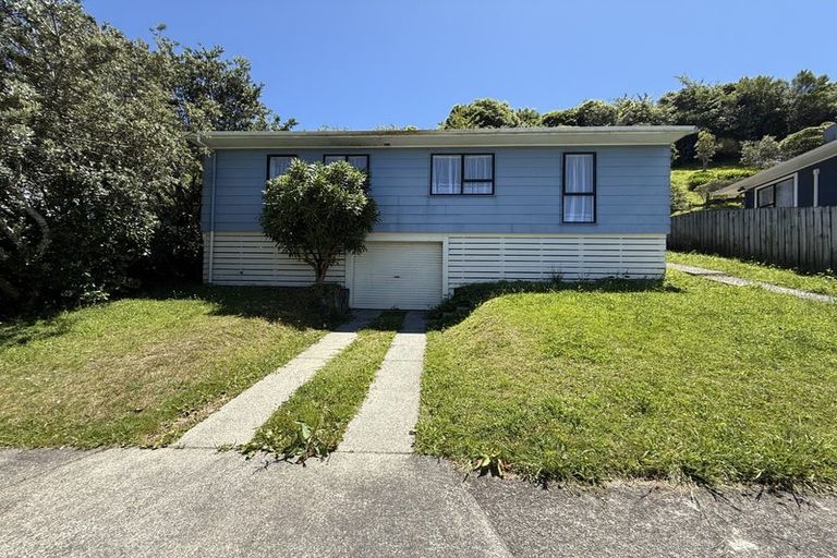 Photo of property in 5 Westra View, Tawa, Wellington, 5028
