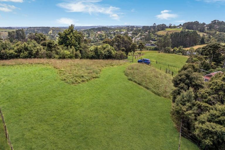 Photo of property in 34 Awhiorangi Promenade, Swanson, Auckland, 0816