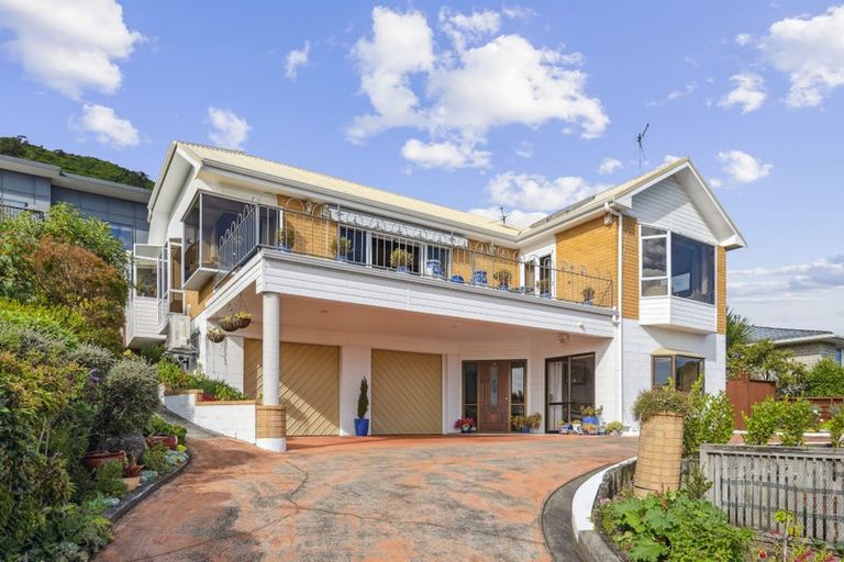 Photo of property in 49 Kakariki Grove, Waikanae, 5036