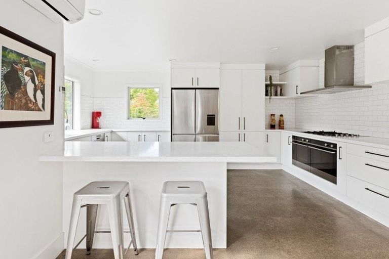Photo of property in 4 Tauroa Valley, Havelock North, 4130