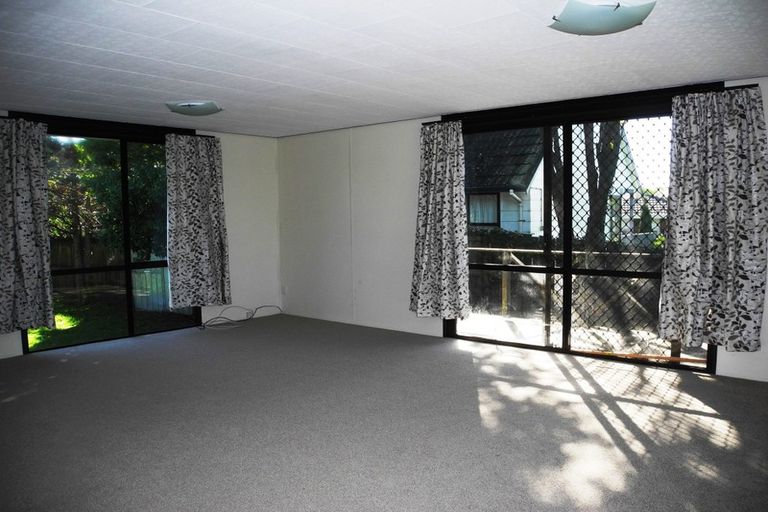 Photo of property in 1/5 Compass Place, Te Atatu Peninsula, Auckland, 0610