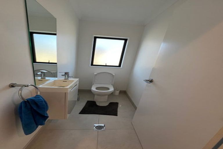 Photo of property in 10 Kitea Place, Mangere, Auckland, 2022