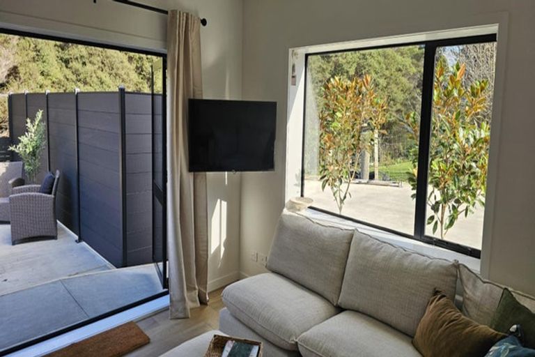 Photo of property in 266 Airlie Road, Plimmerton, Porirua, 5026