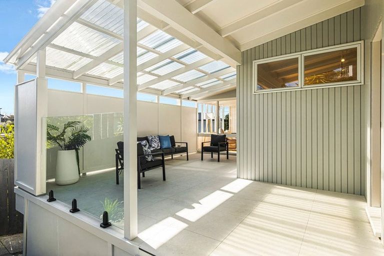 Photo of property in 2/1c Bank Street, Hillcrest, Auckland, 0627