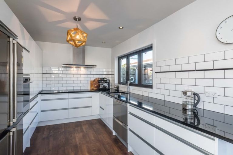 Photo of property in 2/50 Devonshire Road, Miramar, Wellington, 6022