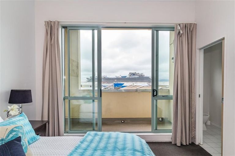 Photo of property in Metro Apartments, 220u8 Thorndon Quay, Pipitea, Wellington, 6011