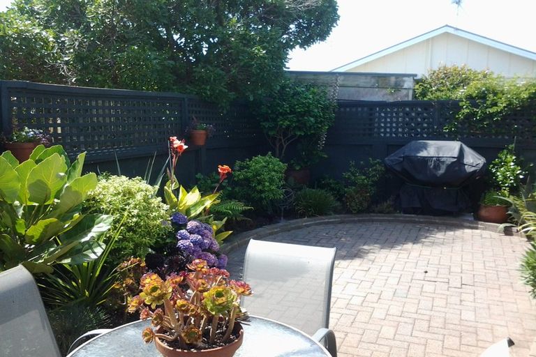 Photo of property in 84a Endeavour Street, Lyall Bay, Wellington, 6022