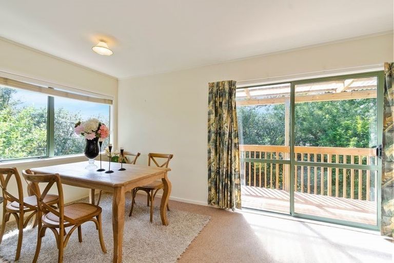 Photo of property in 2/1 Nea Place, Hillcrest, Auckland, 0627
