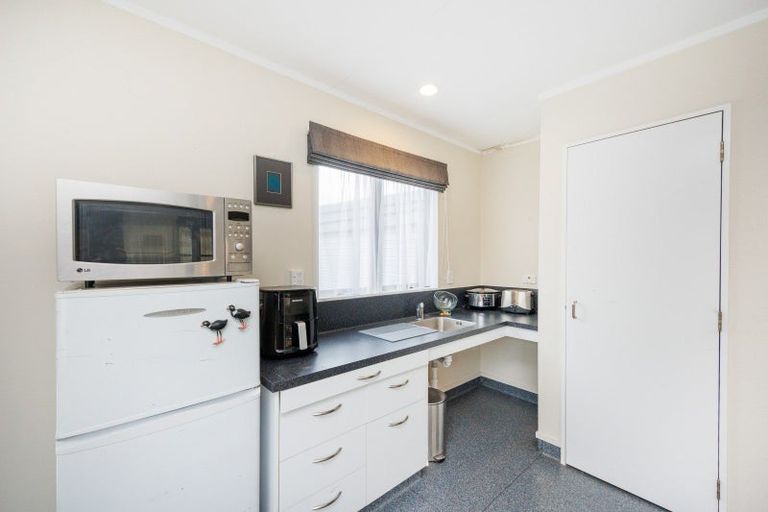 Photo of property in 9 Bristol Crescent, Roslyn, Palmerston North, 4414
