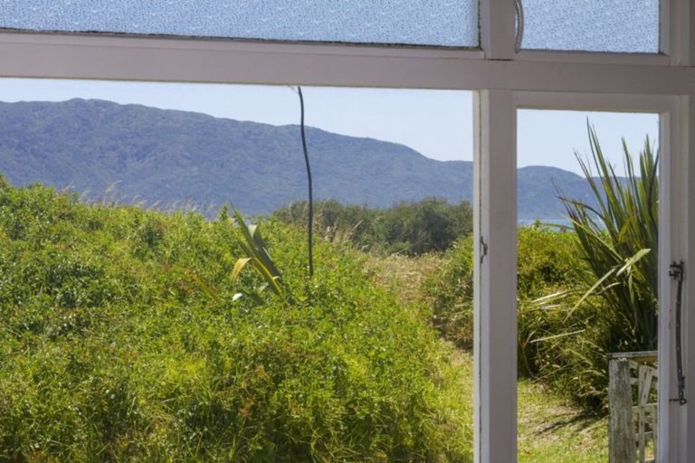 Photo of property in 37 Manly Street, Paraparaumu Beach, Paraparaumu, 5032