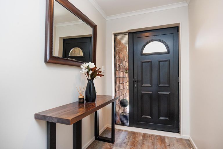 Photo of property in 43 Geneva Terrace, Kelvin Grove, Palmerston North, 4414