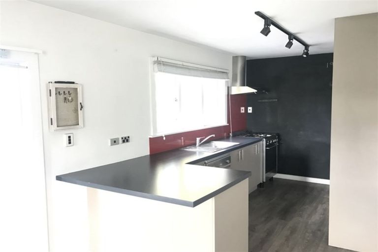 Photo of property in 52 Woodville Street, Edgeware, Christchurch, 8013