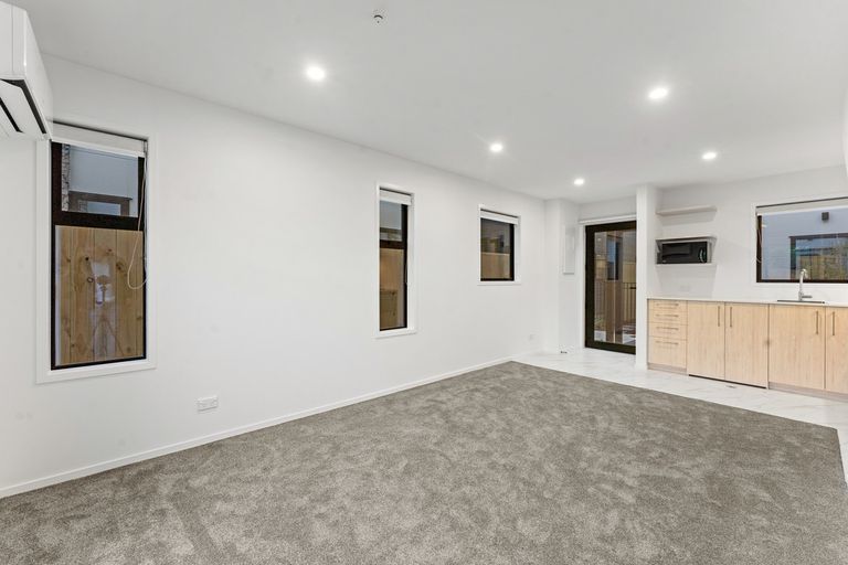 Photo of property in 16/10 Fathom Place, Te Atatu Peninsula, Auckland, 0610