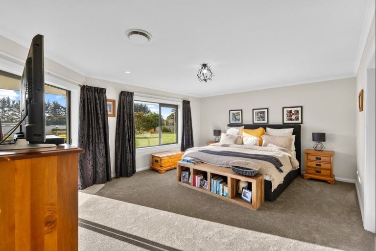 Photo of property in 44 Tutakarae Road, Kelvin Grove, Palmerston North, 4470