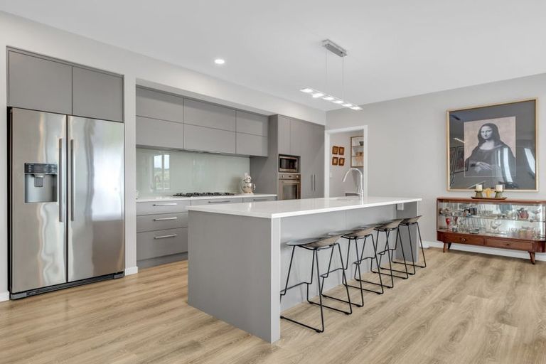 Photo of property in 14 Aporo Drive, Kumeu, 0810