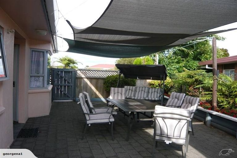 Photo of property in 1 Mangorei Road, Merrilands, New Plymouth, 4312