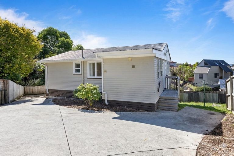 Photo of property in 64 Colwill Road, Massey, Auckland, 0614
