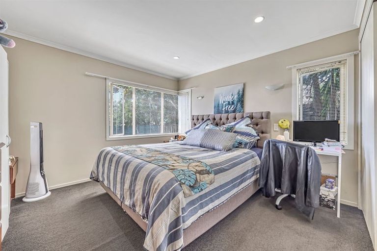 Photo of property in 18 Cinnabar Place, Westgate, Auckland, 0614