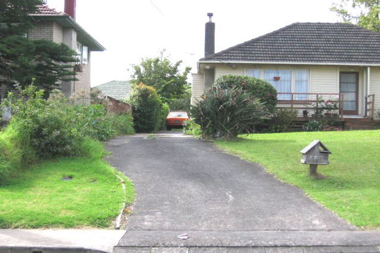 Photo of property in 2/49 Strid Road, Te Atatu South, Auckland, 0610