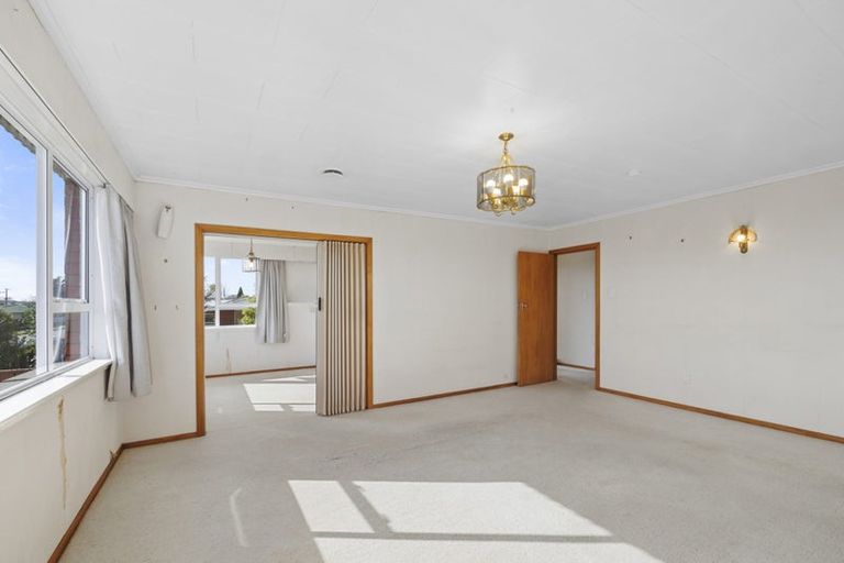 Photo of property in 11 Cumberland Street, Merrilands, New Plymouth, 4312
