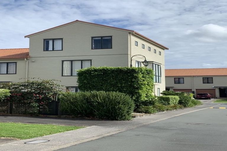 Photo of property in Tuscany Towers, 92/1 Ambrico Place, New Lynn, Auckland, 0600