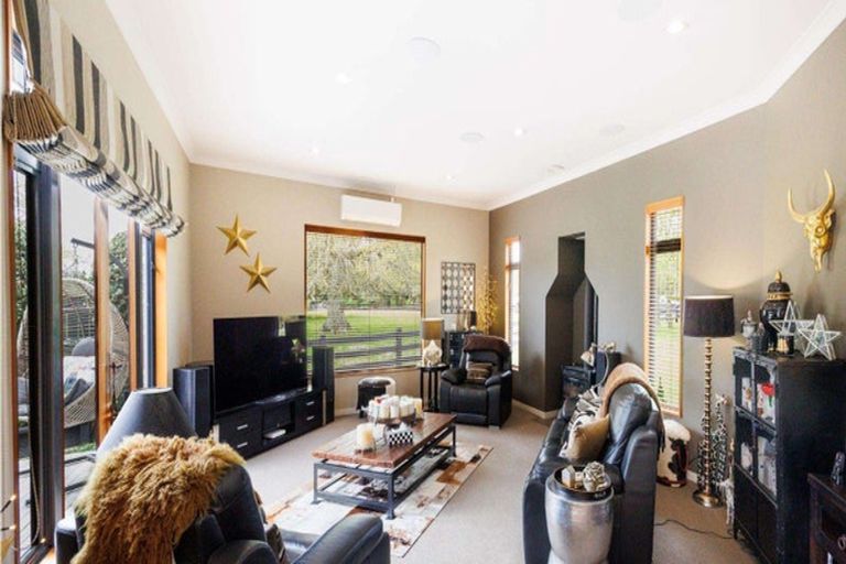Photo of property in 7 Titirangi Drive, Fitzherbert, Palmerston North, 4471