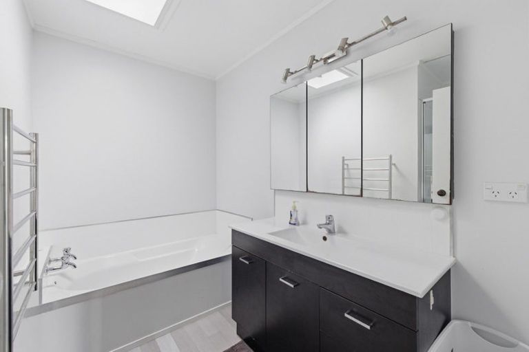 Photo of property in 2 Ngarimu Place, Mount Maunganui, 3116