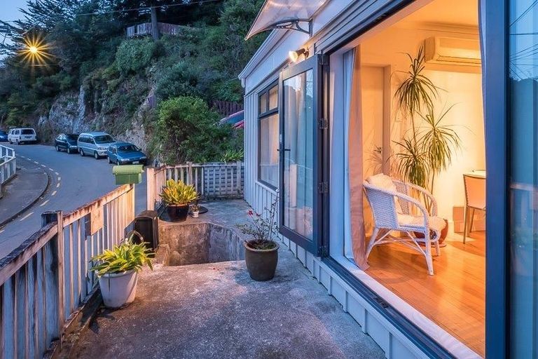 Photo of property in 92 Duncan Terrace, Kilbirnie, Wellington, 6022