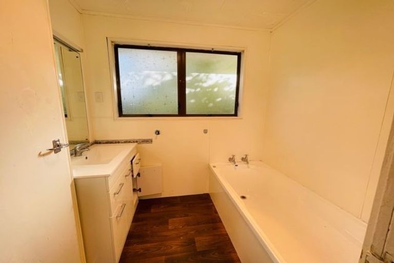 Photo of property in 96 Kayes Road, Pukekohe, 2120