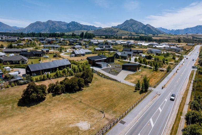 Photo of property in 4 Mount Linton Avenue, Wanaka, 9305