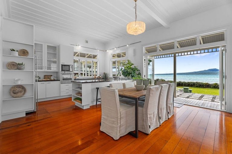Photo of property in 36 Oxford Terrace, Devonport, Auckland, 0624