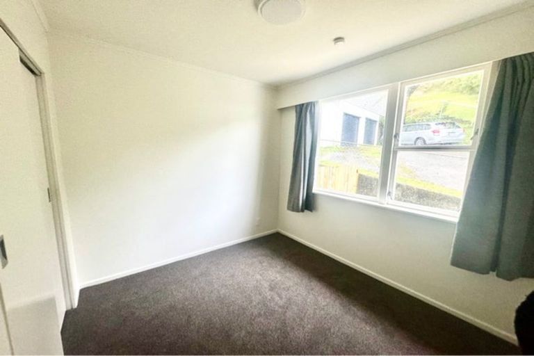 Photo of property in 5a Chaucer Way, Karori, Wellington, 6012