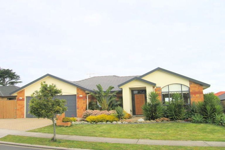 Photo of property in 11 Glastry Close, East Tamaki Heights, Auckland, 2016