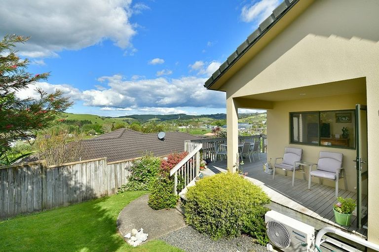 Photo of property in 16 Te Kauri Place, Helensville, 0800