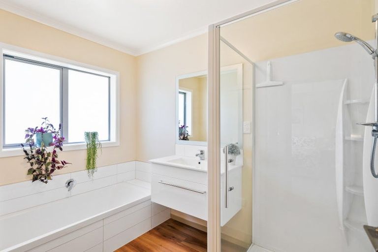 Photo of property in 16 Matuhi Street, Waikanae, 5036