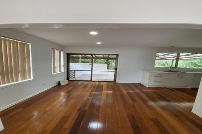 Photo of property in 5 Kama Place, Sunnynook, Auckland, 0620
