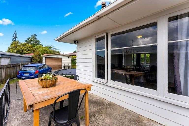 Photo of property in 48 Amberley Avenue, Te Atatu South, Auckland, 0610