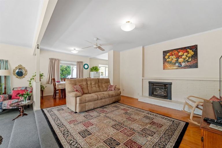 Photo of property in 27 Camelot Place, Glenfield, Auckland, 0629