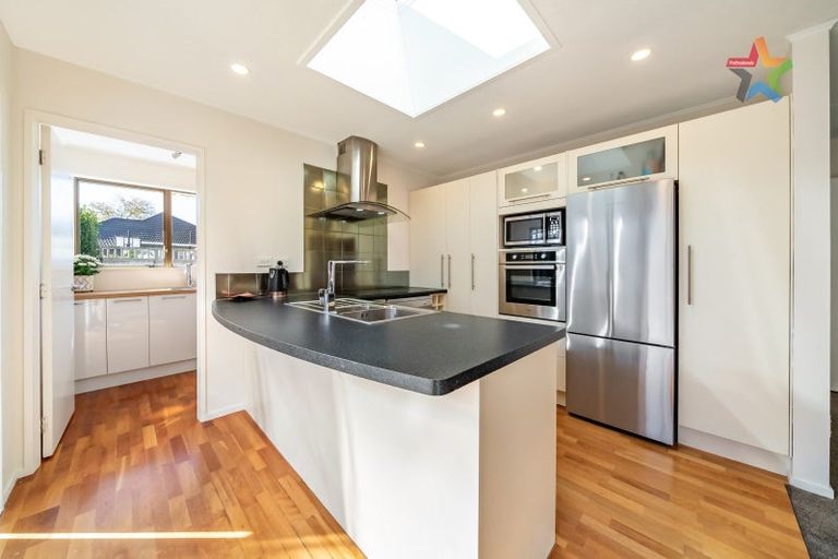 Photo of property in 28 Mcenroe Grove, Naenae, Lower Hutt, 5011