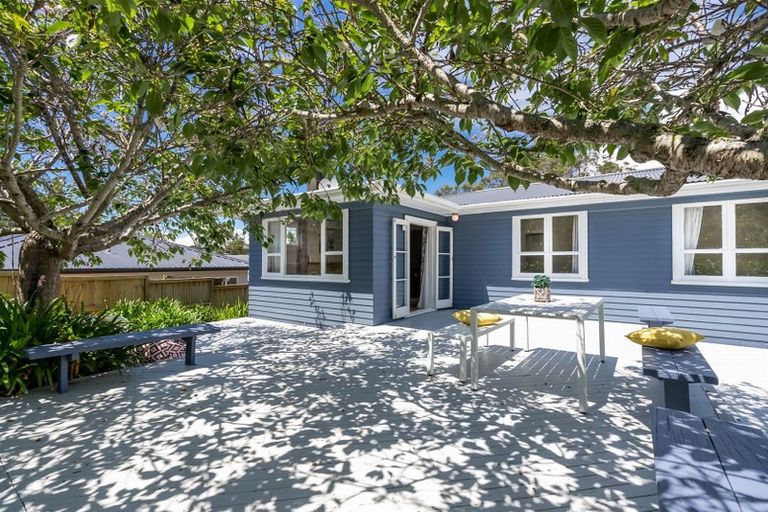 Photo of property in 1/24 Lyttelton Avenue, Forrest Hill, Auckland, 0620