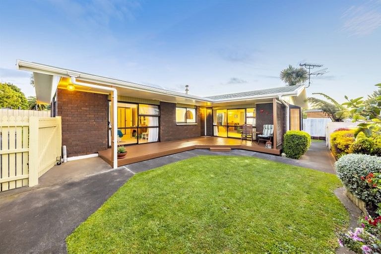 Photo of property in 2/34 Cambridge Terrace, Papatoetoe, Auckland, 2025